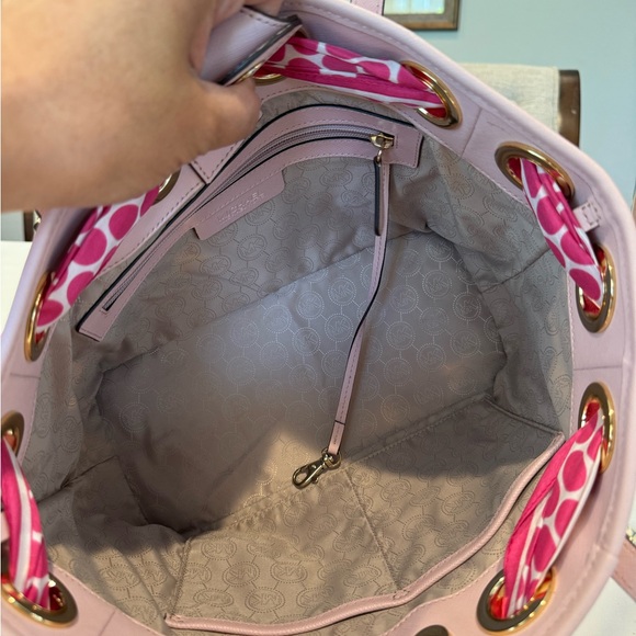 Authentic Michael Kors saffiano bag with scarf - Picture 11 of 13